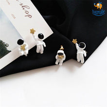Load image into Gallery viewer, Astronaut Star Ear Studs