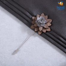 Load image into Gallery viewer, Flower Wooden Brooch
